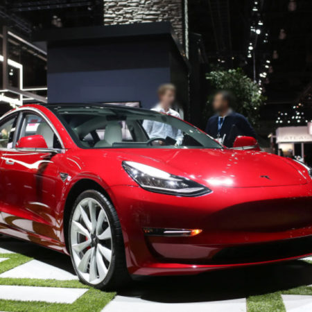 Кто выиграл Tesla в казино Bitstarz